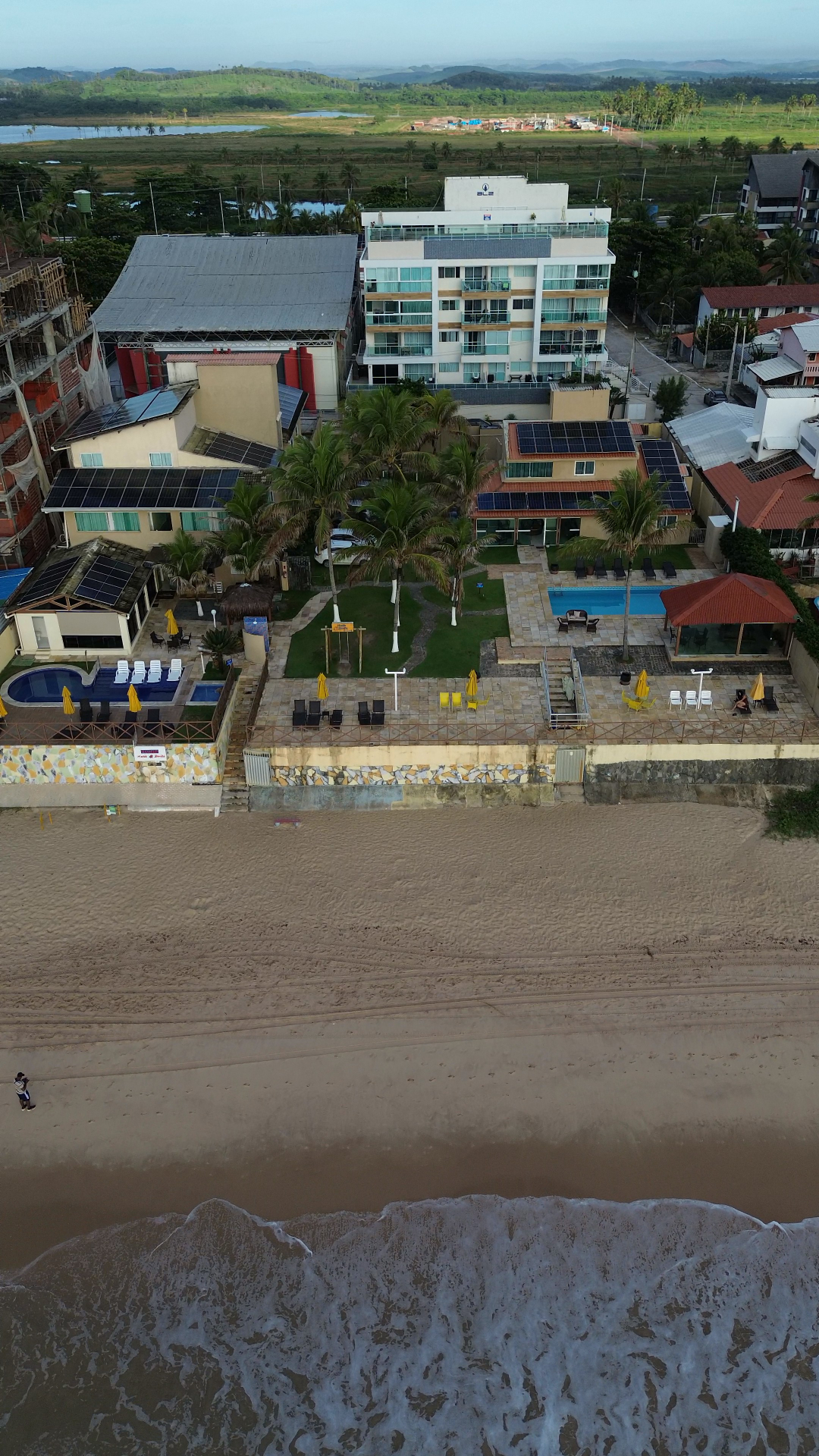 Vista aérea da Pousada Maria Bonita à beira-mar em Porto de Galinhas