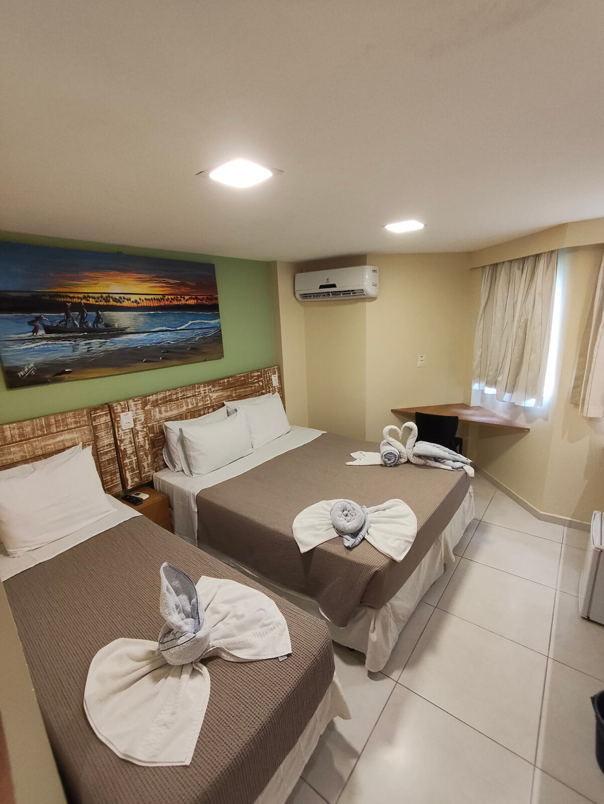 Suíte Triplo Superior P1 - quarto com cama de casal e solteiro