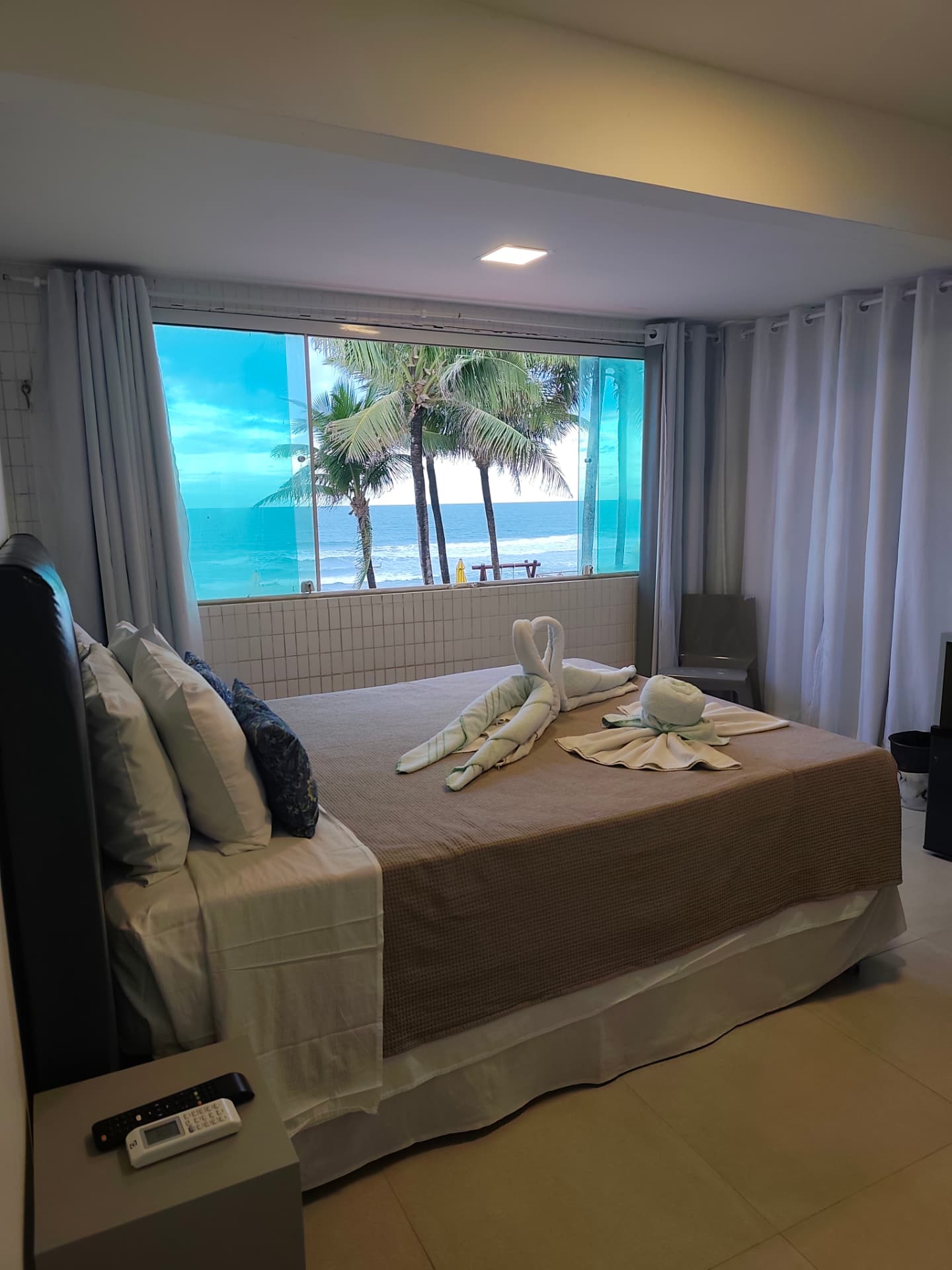 Suíte Superior Duplo Frente Mar P2 - quarto com vista mar